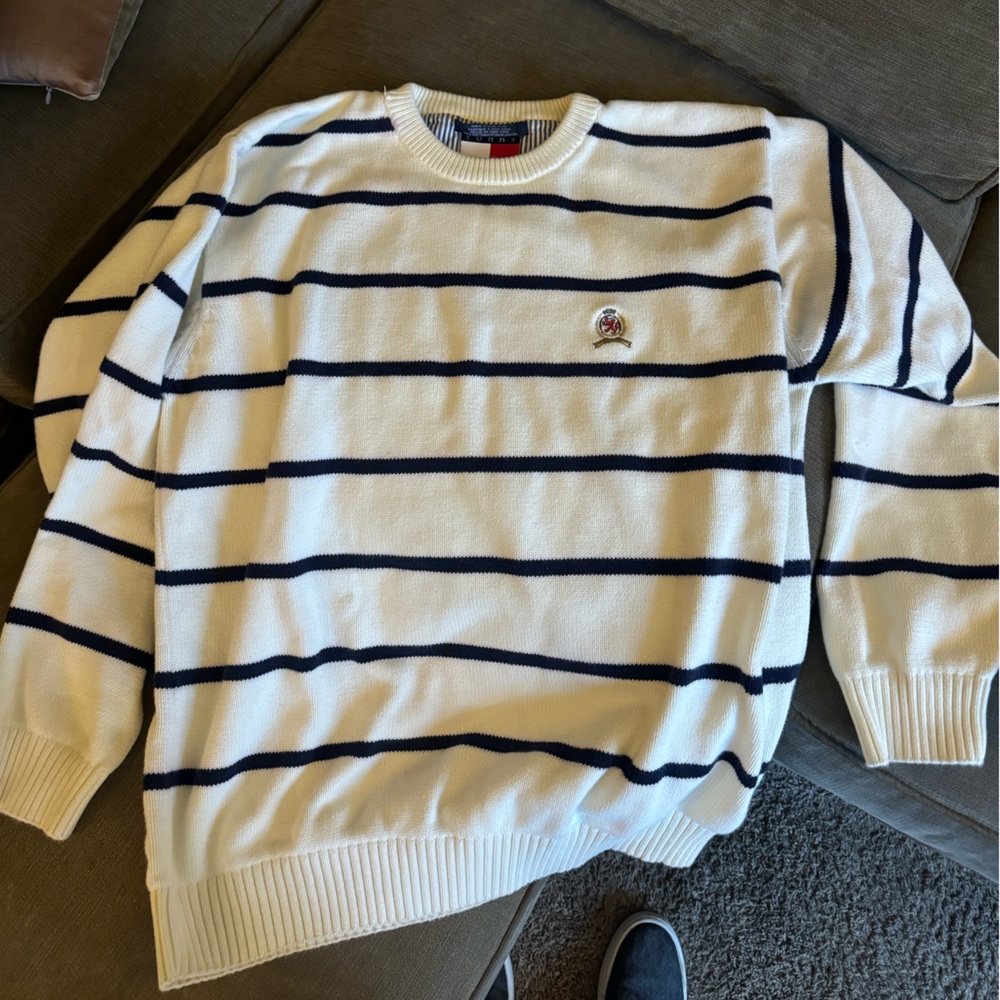 Tommy Hilfiger sweater size large